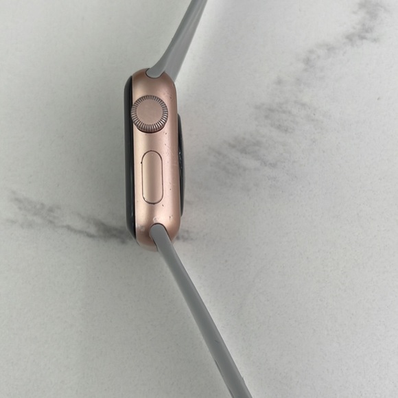 Series 3 Apple Watch 38mm - Picture 5 of 6